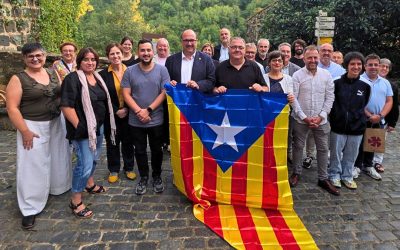 Castellfollit de la Roca acull la commemoració institucional de la Diada